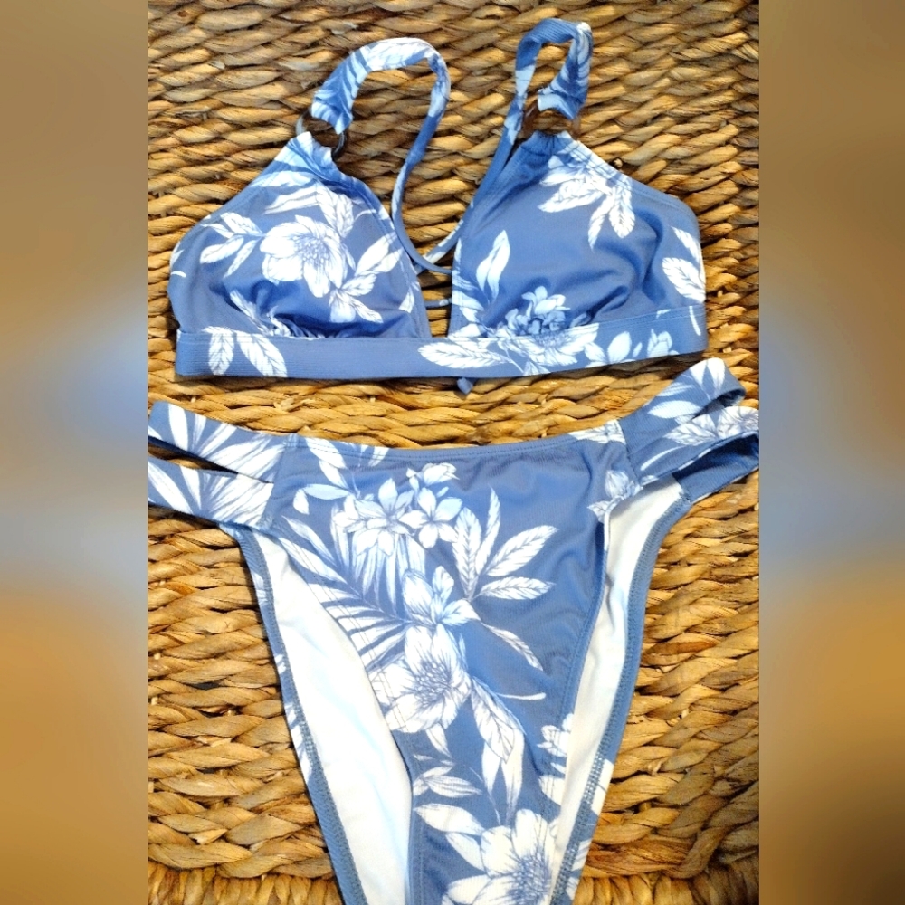 Cupshe blue and white bikini set